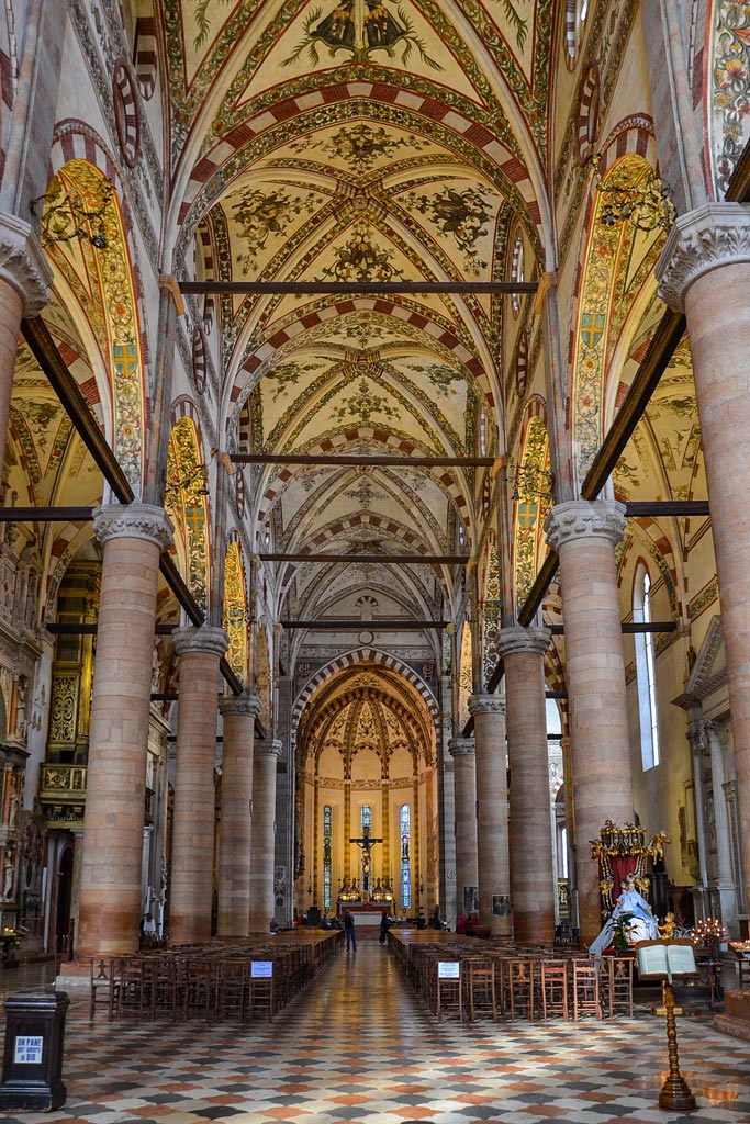 Chiesa di Sant'Anastasia a Verona: interno