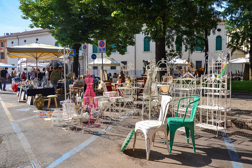 Verona Antiquaria al mercato dell'antiquariato a San Zeno