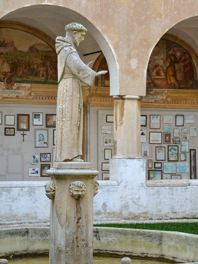 affreschi narranti le storie del santo di Padova